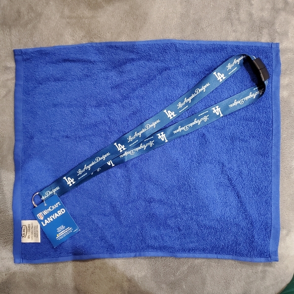 Dodgers Rally Towel & Dodgers Lanyard - Picture 2 of 11